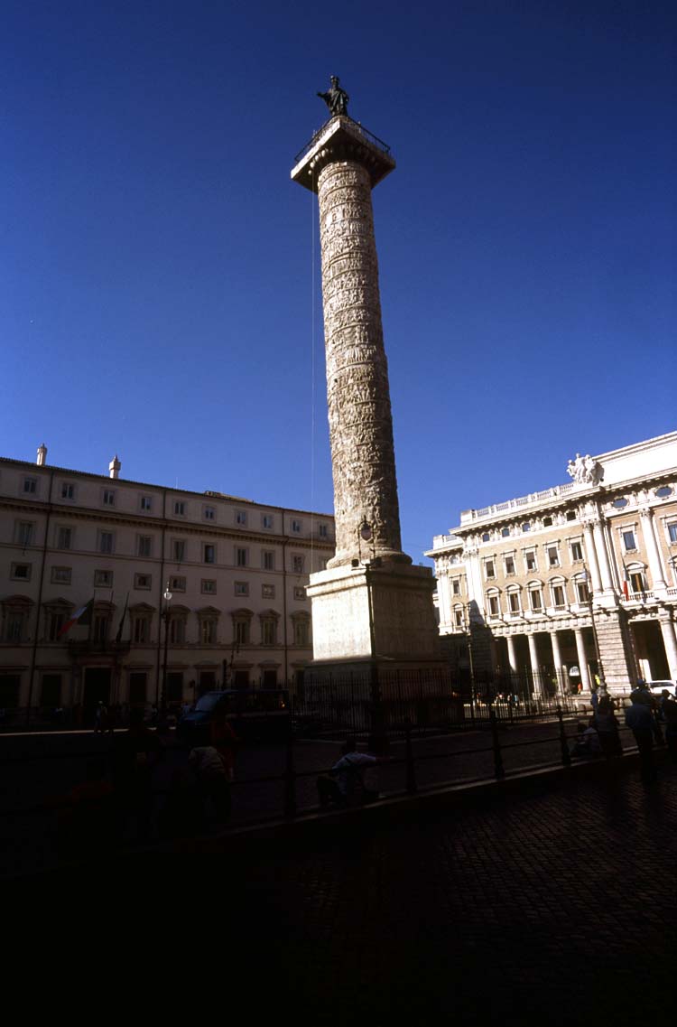 Piazza Colonna image