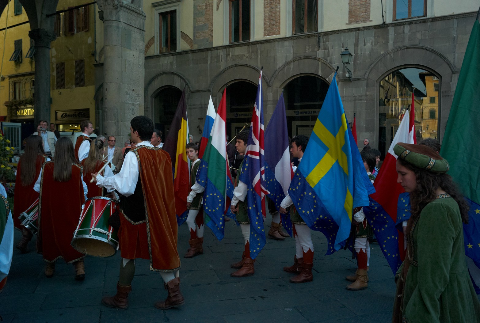 Piazza S Michele image